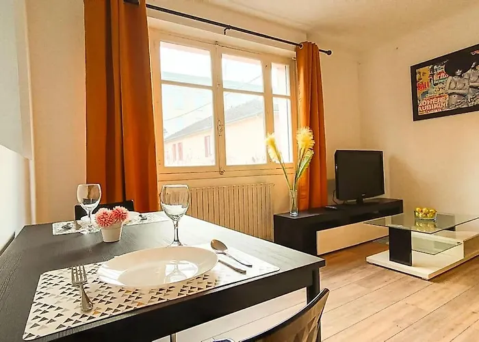 Foucault - - Au Coeur De Lourdes