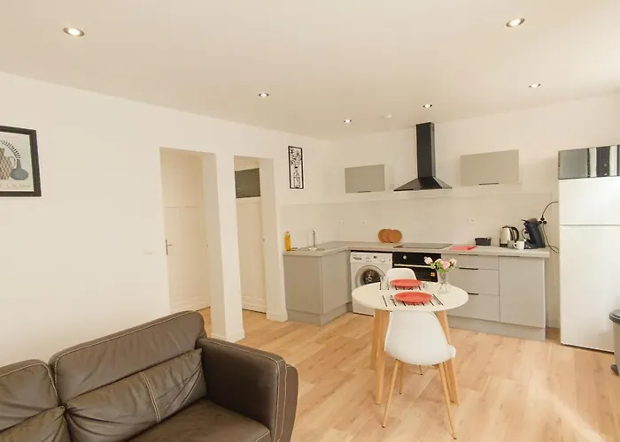 Foucault - - Au Coeur De Lourdes