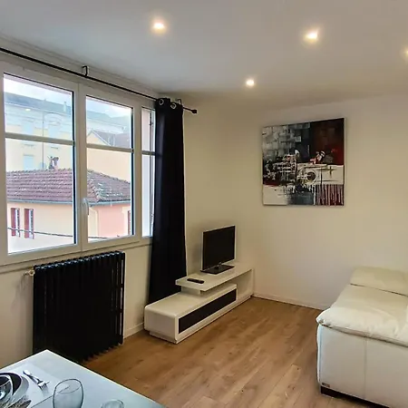 Foucault - - Au Coeur De Apartamento *